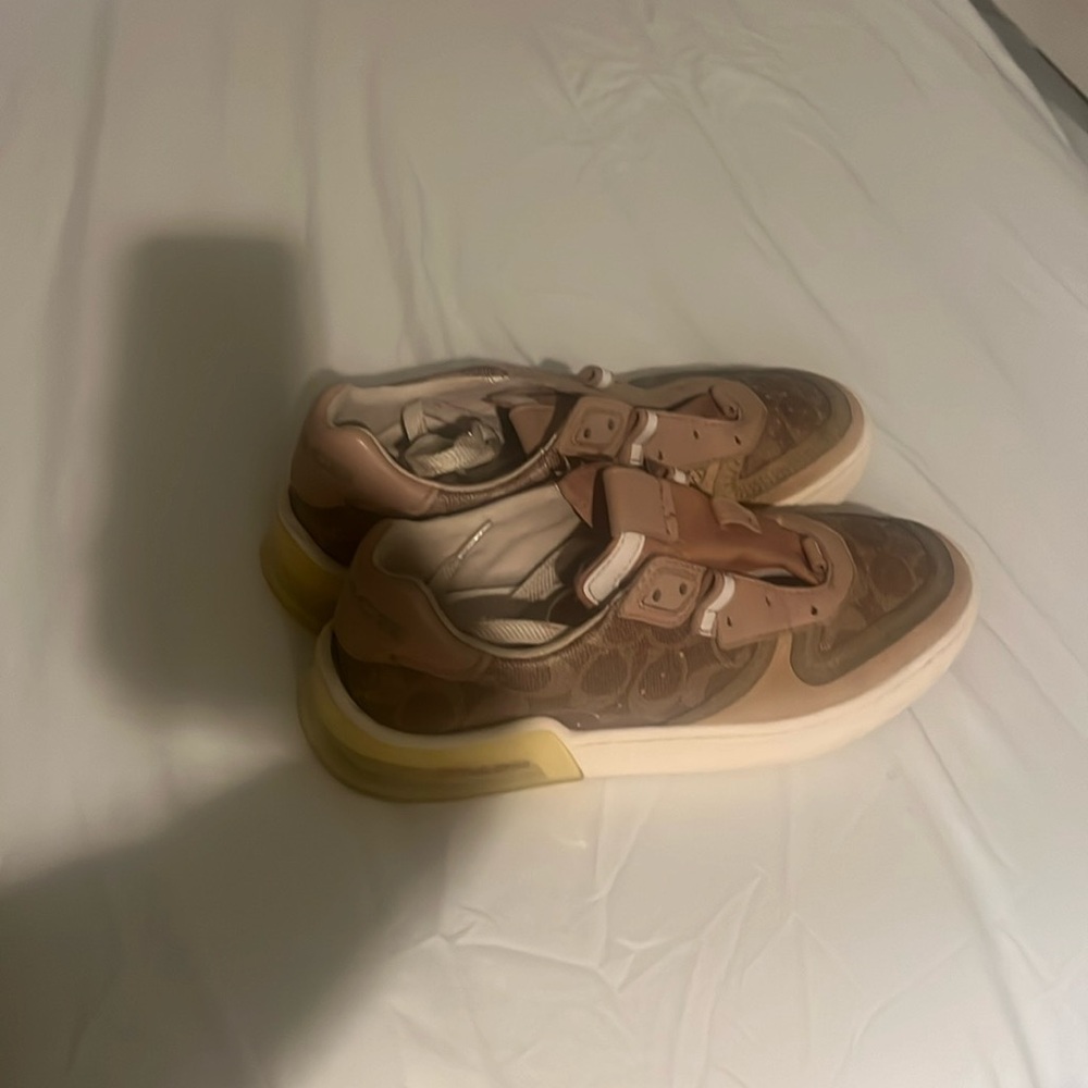 Authentic Coach trainer, bought from Macy’s ,used in an excellent condition.